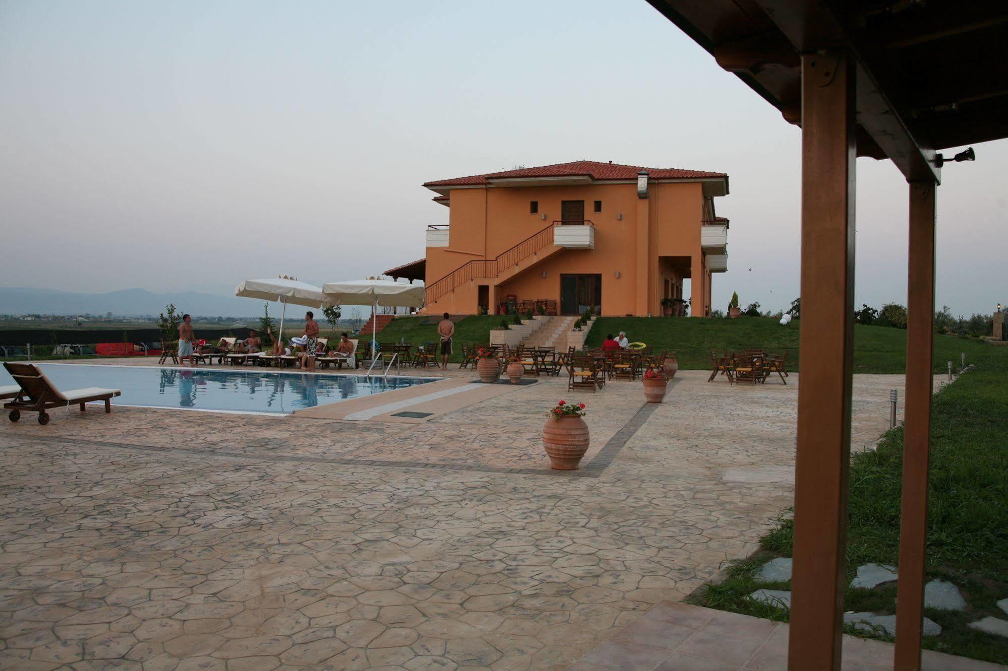 Petrinos Lofos Hotel Mándra Exterior photo